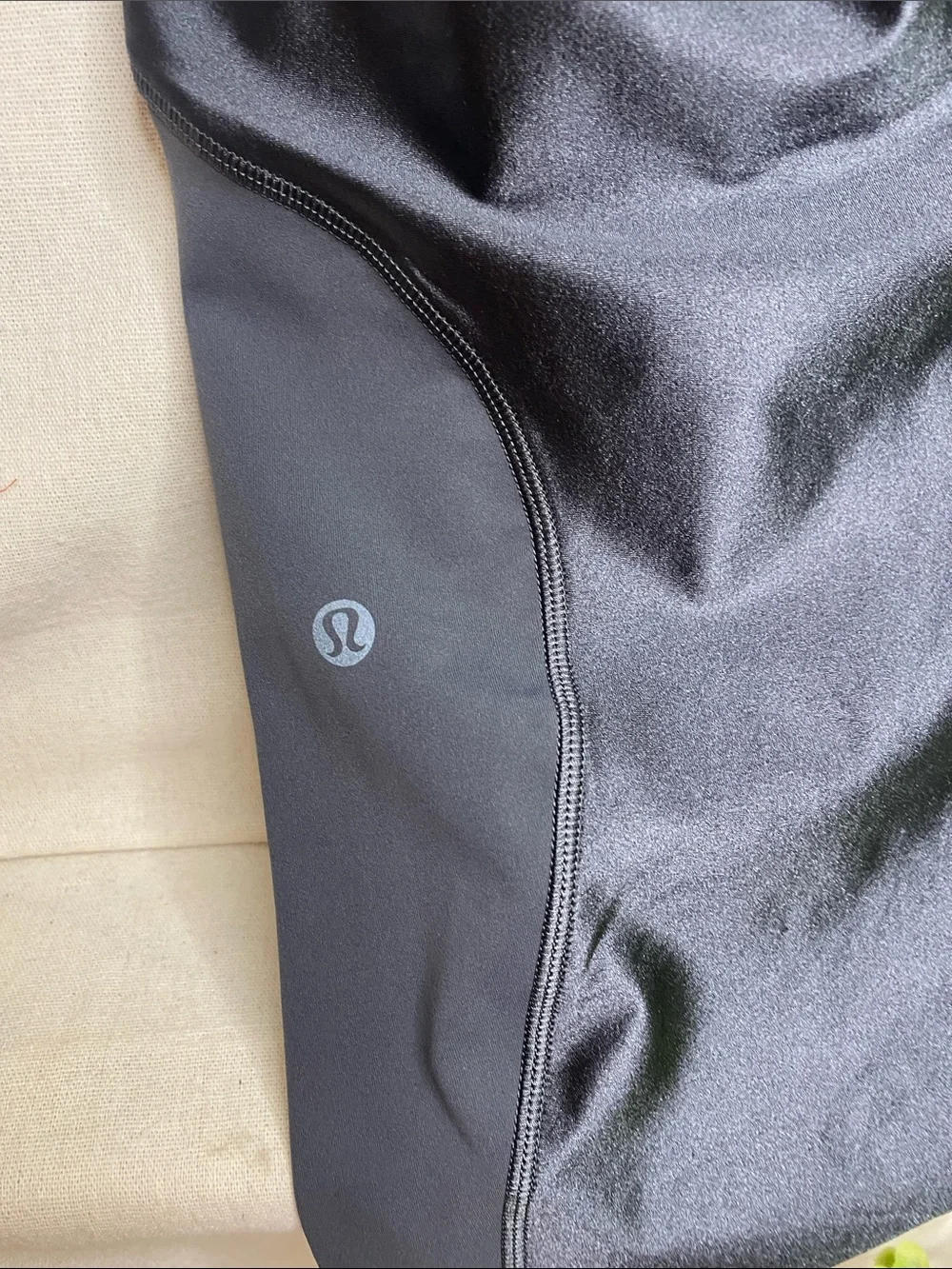 Lululemon Satin Shine Panelled Tight 25” Legging, Size 14 - Picture 5 of 7